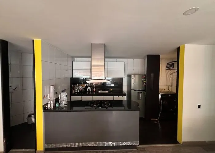 Apartamento Central, Espacioso, Comodo, Calido Y Tranquilo
